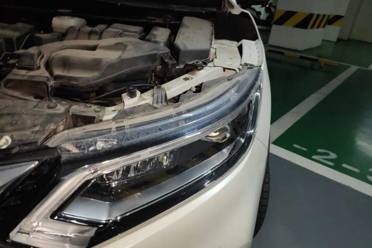 Used Nissan Qashqai 2019 2.0L CVT Luxury Edition Engine Bay Left