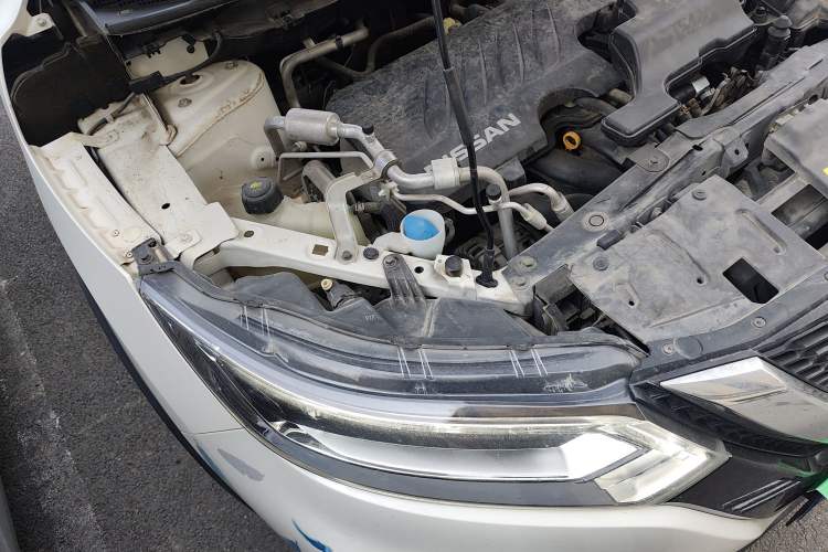 Used Nissan Qashqai 2019 2.0L CVT Luxury Edition Engine Bay Right