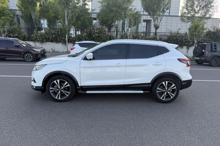 Used Nissan Qashqai 2019 2.0L CVT Luxury Edition Exterior 2