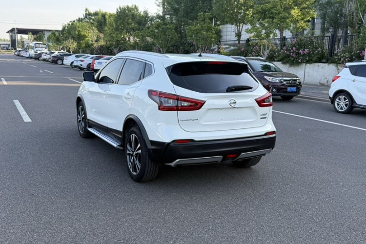 Used Nissan Qashqai 2019 2.0L CVT Luxury Edition Exterior 9