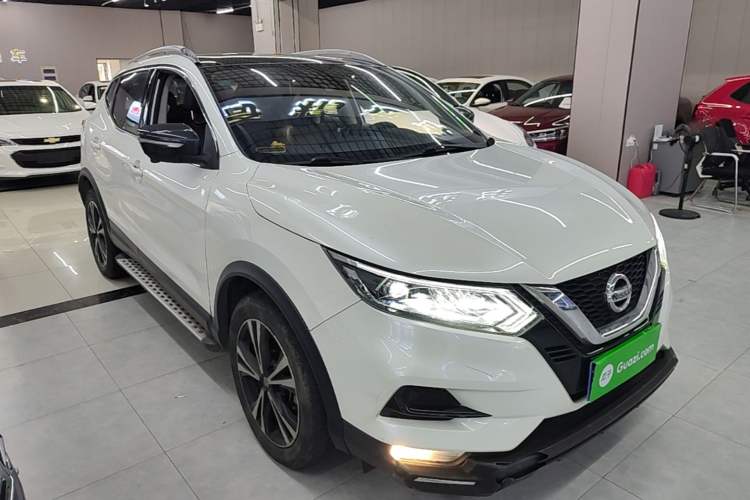 Used Nissan Qashqai 2019 2.0L CVT Luxury Edition Front Right 45 Deg