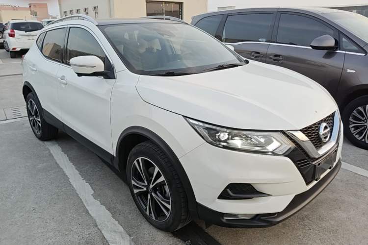 Used Nissan Qashqai 2019 2.0L CVT Luxury Edition Front Right 45 Deg