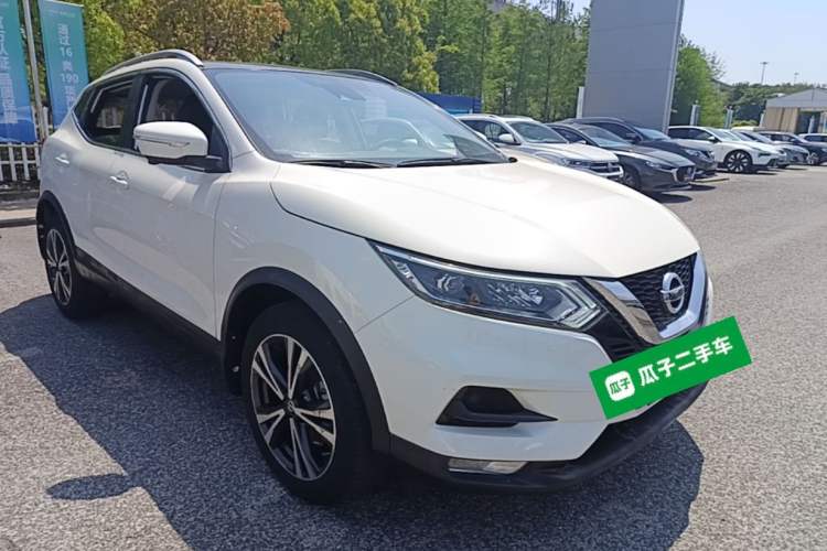 Used Nissan Qashqai 2019 2.0L CVT Luxury Edition Front Right 45 Deg