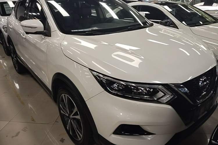 Used Nissan Qashqai 2019 2.0L CVT Luxury Edition Front Right 45 Deg