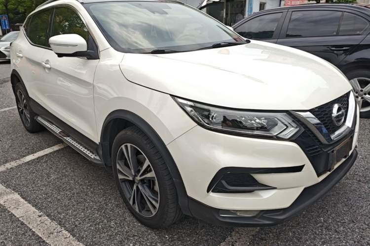 Used Nissan Qashqai 2019 2.0L CVT Luxury Edition Front Right 45 Deg