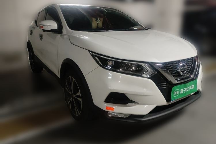 Used Nissan Qashqai 2019 2.0L CVT Luxury Edition Front Right 45 Deg