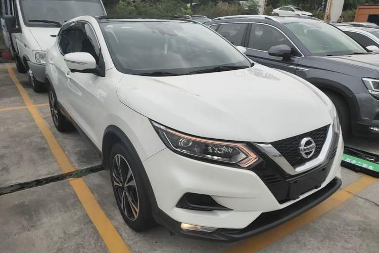 Used Nissan Qashqai 2019 2.0L CVT Luxury Edition Front Right 45 Deg