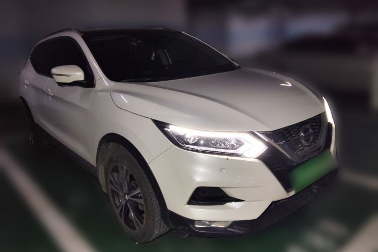 Used Nissan Qashqai 2019 2.0L CVT Luxury Edition Front Right 45 Deg