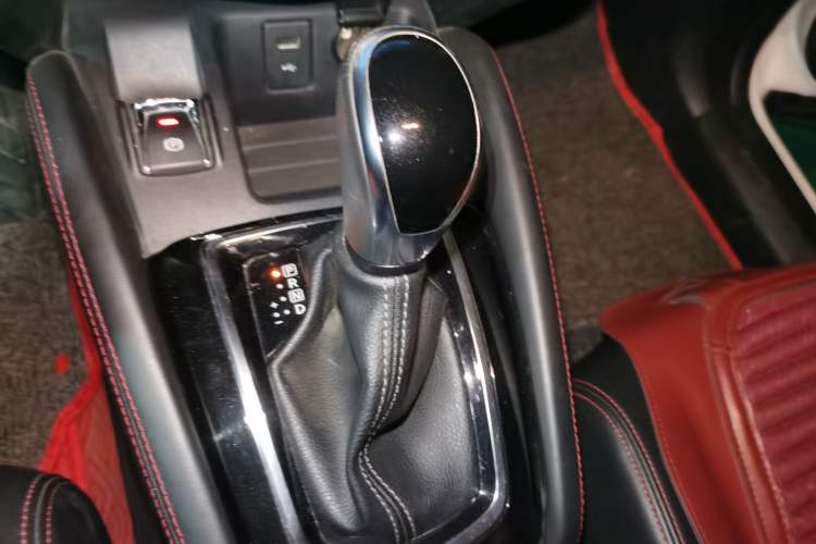 Used Nissan Qashqai 2019 2.0L CVT Luxury Edition Gear Lever