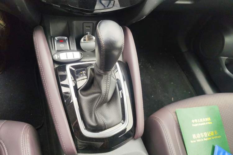 Used Nissan Qashqai 2019 2.0L CVT Luxury Edition Gear Lever