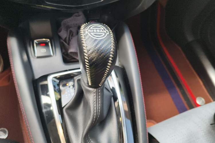 Used Nissan Qashqai 2019 2.0L CVT Luxury Edition Gear Lever
