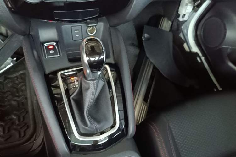Used Nissan Qashqai 2019 2.0L CVT Luxury Edition Gear Lever