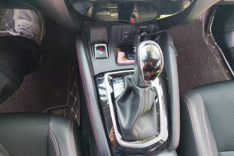 Used Nissan Qashqai 2019 2.0L CVT Luxury Edition Gear Lever