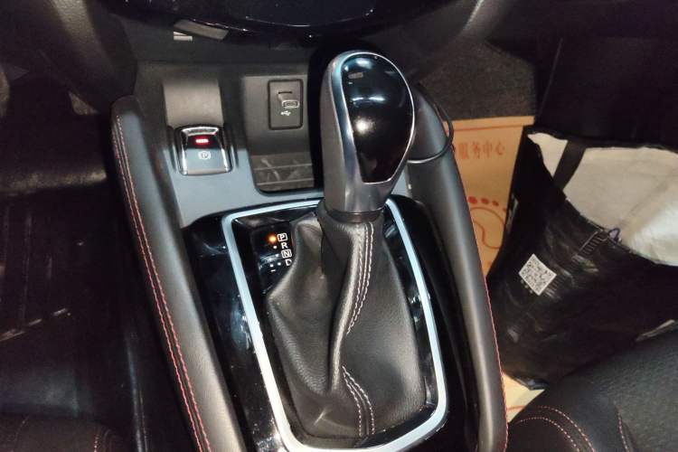 Used Nissan Qashqai 2019 2.0L CVT Luxury Edition Gear Lever