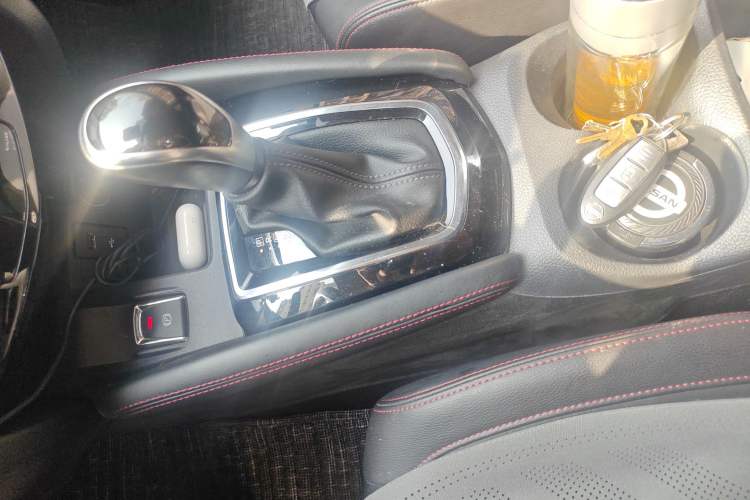 Used Nissan Qashqai 2019 2.0L CVT Luxury Edition Gear Lever