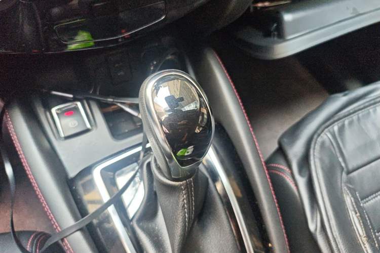 Used Nissan Qashqai 2019 2.0L CVT Luxury Edition Gear Lever