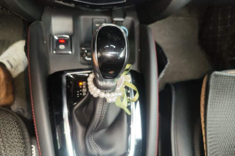 Used Nissan Qashqai 2019 2.0L CVT Luxury Edition Gear Lever