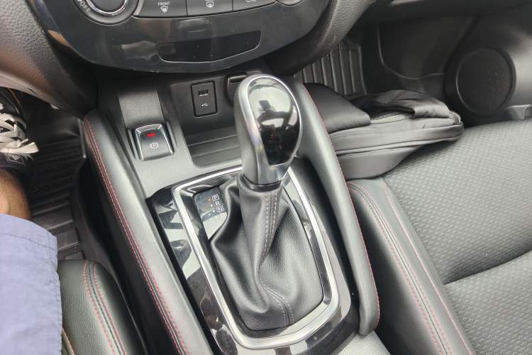 Used Nissan Qashqai 2019 2.0L CVT Luxury Edition Gear Lever