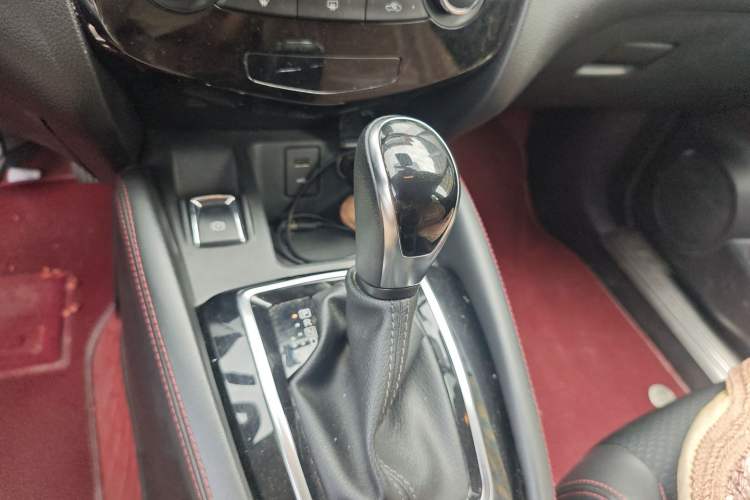 Used Nissan Qashqai 2019 2.0L CVT Luxury Edition Gear Lever