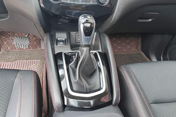 Used Nissan Qashqai 2019 2.0L CVT Luxury Edition Gear Lever