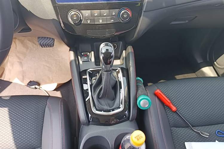Used Nissan Qashqai 2019 2.0L CVT Luxury Edition Gear Lever
