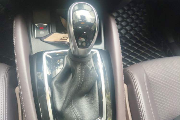 Used Nissan Qashqai 2019 2.0L CVT Luxury Edition Gear Lever