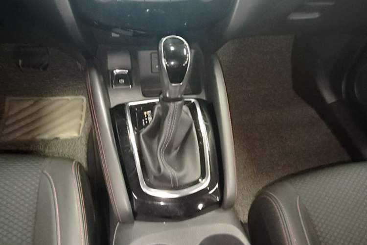Used Nissan Qashqai 2019 2.0L CVT Luxury Edition Gear Lever