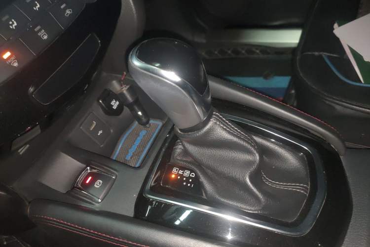 Used Nissan Qashqai 2019 2.0L CVT Luxury Edition Gear Lever