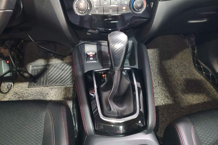 Used Nissan Qashqai 2019 2.0L CVT Luxury Edition Gear Lever