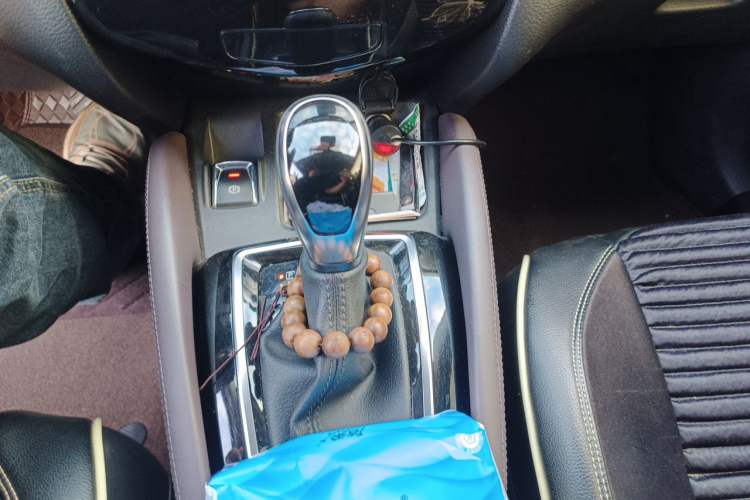 Used Nissan Qashqai 2019 2.0L CVT Luxury Edition Gear Lever