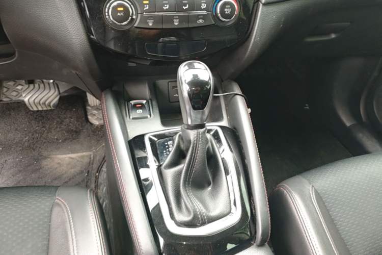 Used Nissan Qashqai 2019 2.0L CVT Luxury Edition Gear Lever