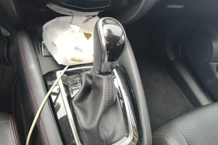 Used Nissan Qashqai 2019 2.0L CVT Luxury Edition Gear Lever