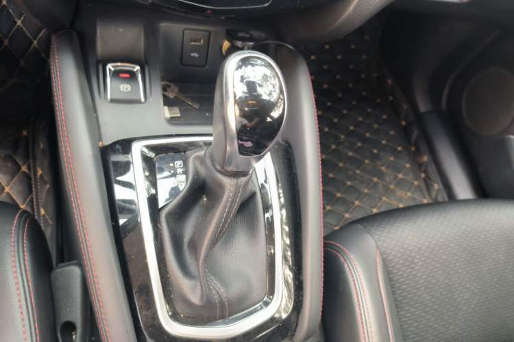 Used Nissan Qashqai 2019 2.0L CVT Luxury Edition Gear Lever