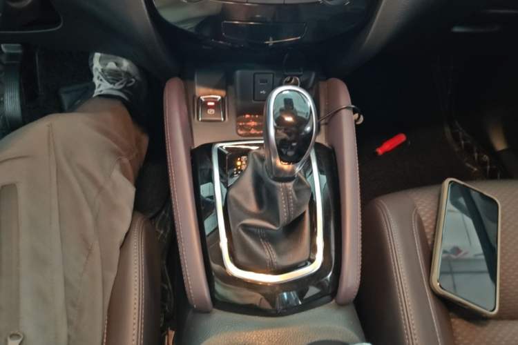 Used Nissan Qashqai 2019 2.0L CVT Luxury Edition Gear Lever