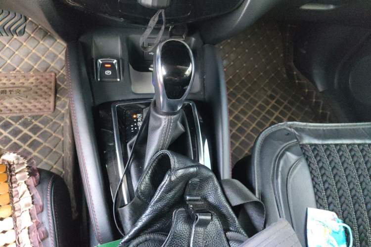 Used Nissan Qashqai 2019 2.0L CVT Luxury Edition Gear Lever