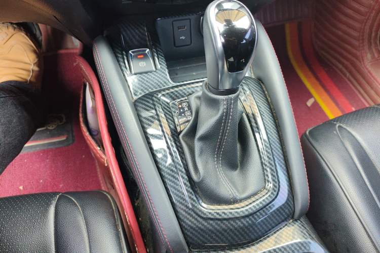 Used Nissan Qashqai 2019 2.0L CVT Luxury Edition Gear Lever
