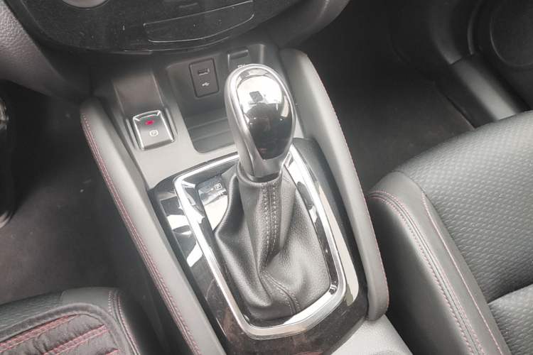 Used Nissan Qashqai 2019 2.0L CVT Luxury Edition Gear Lever