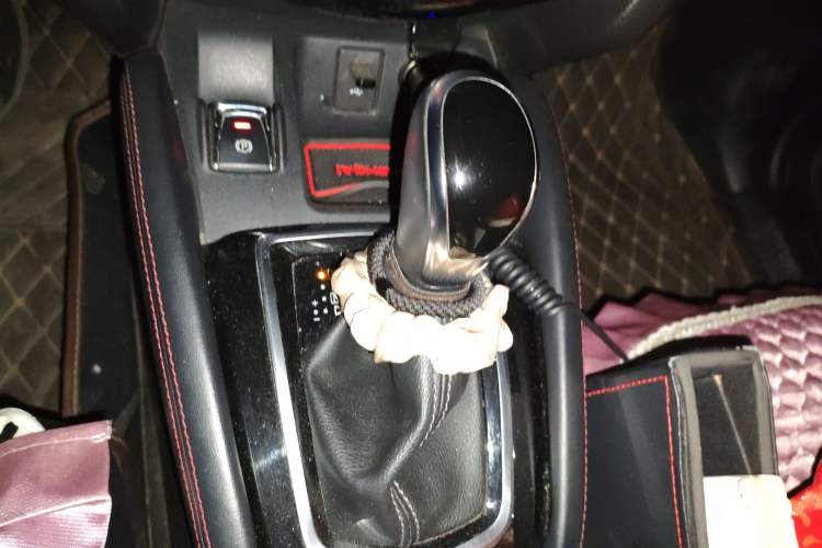 Used Nissan Qashqai 2019 2.0L CVT Luxury Edition Gear Lever