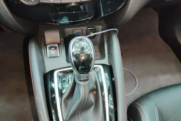 Used Nissan Qashqai 2019 2.0L CVT Luxury Edition Gear Lever
