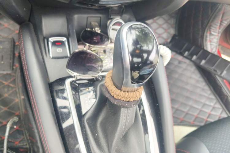 Used Nissan Qashqai 2019 2.0L CVT Luxury Edition Gear Lever