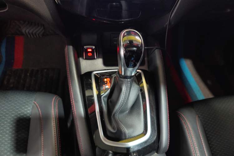 Used Nissan Qashqai 2019 2.0L CVT Luxury Edition Gear Lever