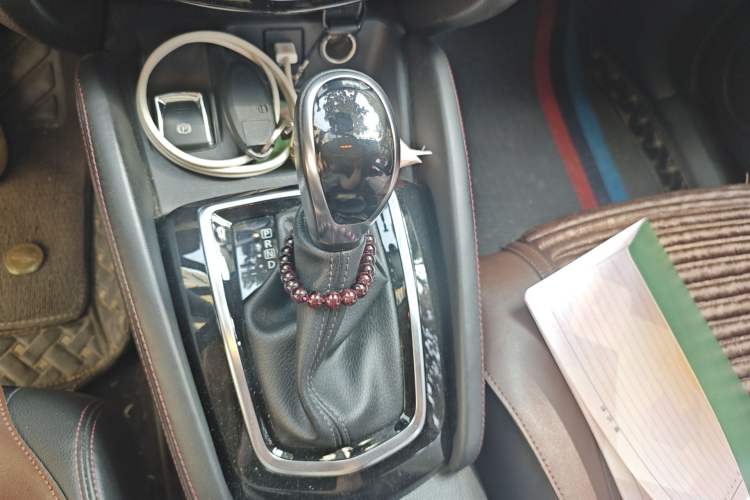 Used Nissan Qashqai 2019 2.0L CVT Luxury Edition Gear Lever