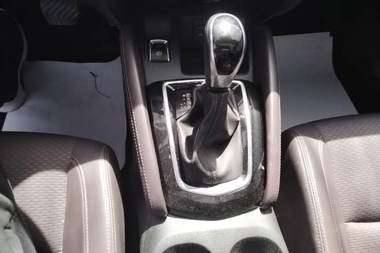 Used Nissan Qashqai 2019 2.0L CVT Luxury Edition Gear Lever