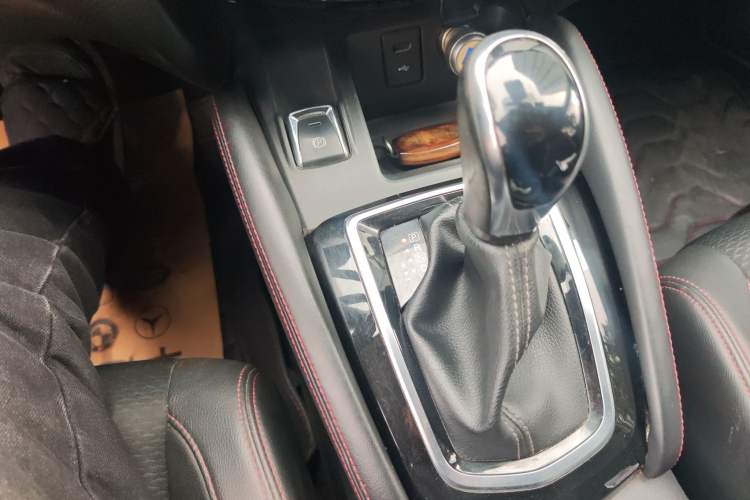 Used Nissan Qashqai 2019 2.0L CVT Luxury Edition Gear Lever