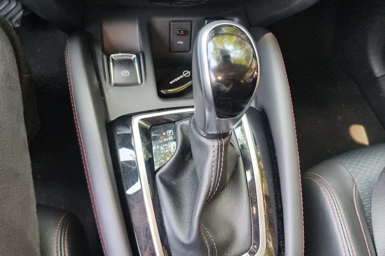 Used Nissan Qashqai 2019 2.0L CVT Luxury Edition Gear Lever