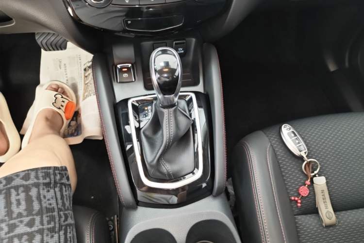 Used Nissan Qashqai 2019 2.0L CVT Luxury Edition Gear Lever