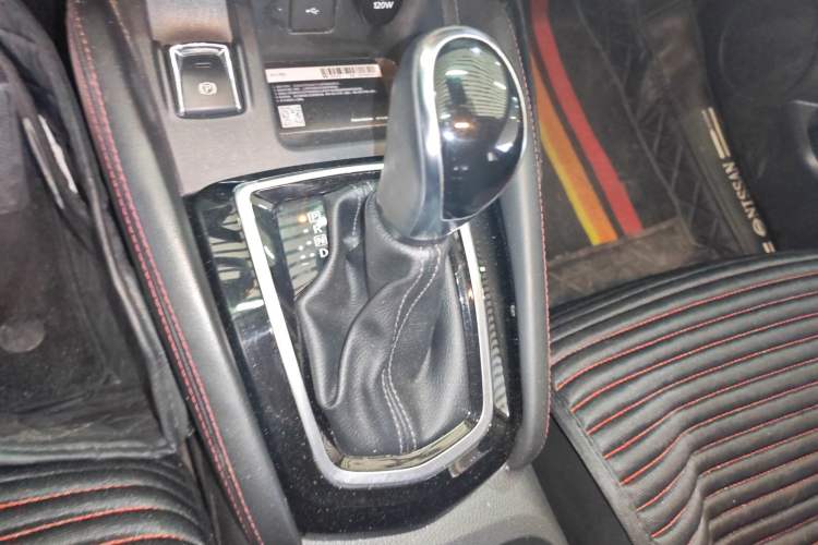 Used Nissan Qashqai 2019 2.0L CVT Luxury Edition Gear Lever
