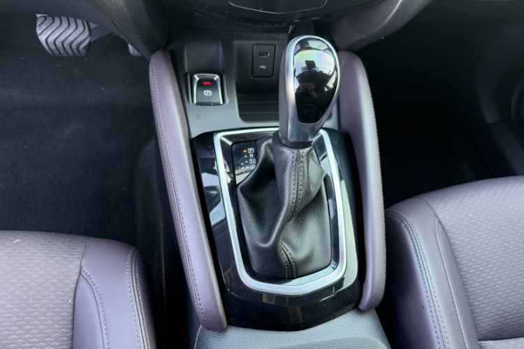 Used Nissan Qashqai 2019 2.0L CVT Luxury Edition Gear Lever