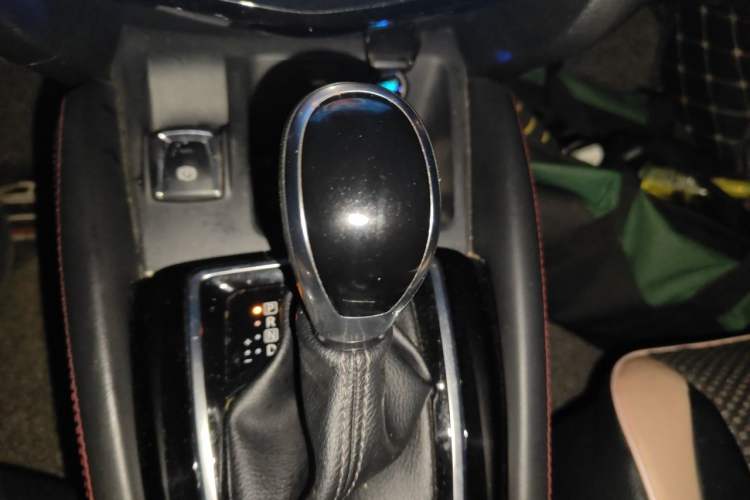 Used Nissan Qashqai 2019 2.0L CVT Luxury Edition Gear Lever