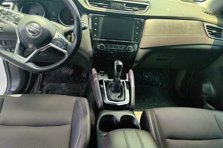 Used Nissan Qashqai 2019 2.0L CVT Luxury Edition Gear Lever